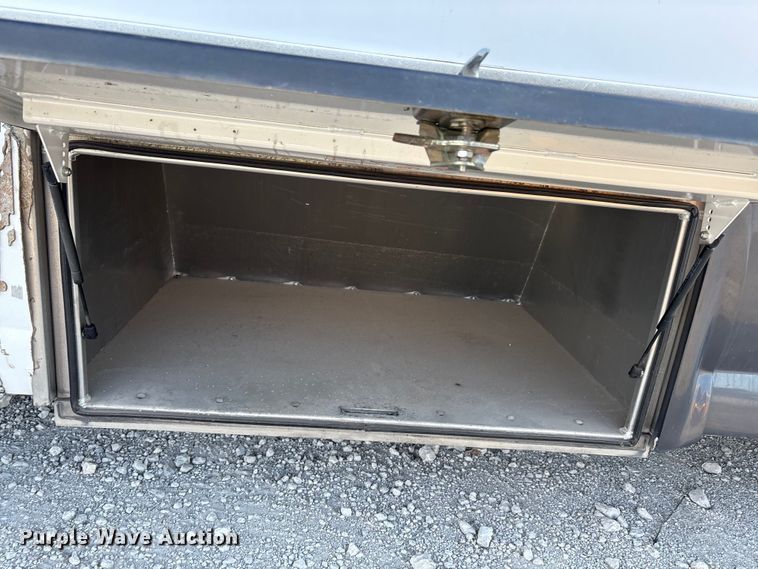 image for item EA7589 2013 Starcraft shuttle bus