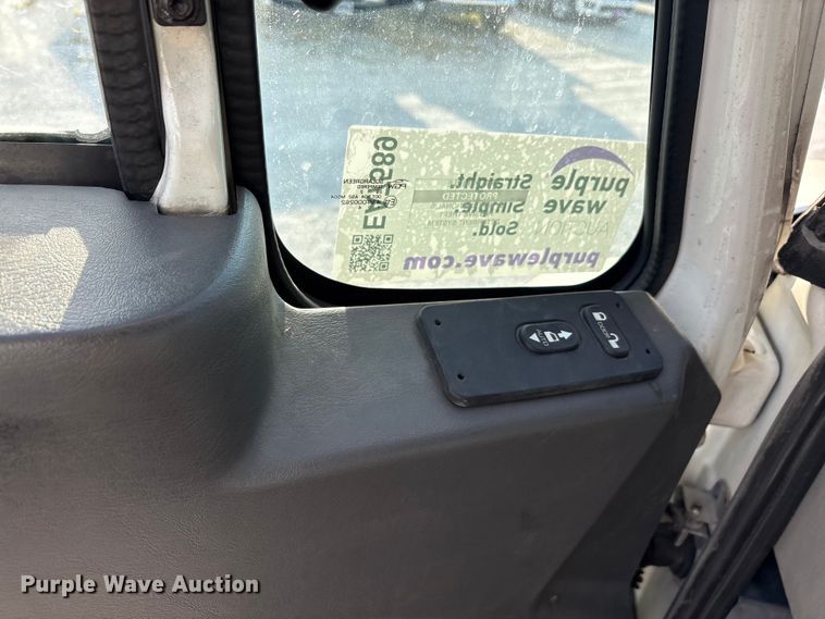 image for item EA7589 2013 Starcraft shuttle bus