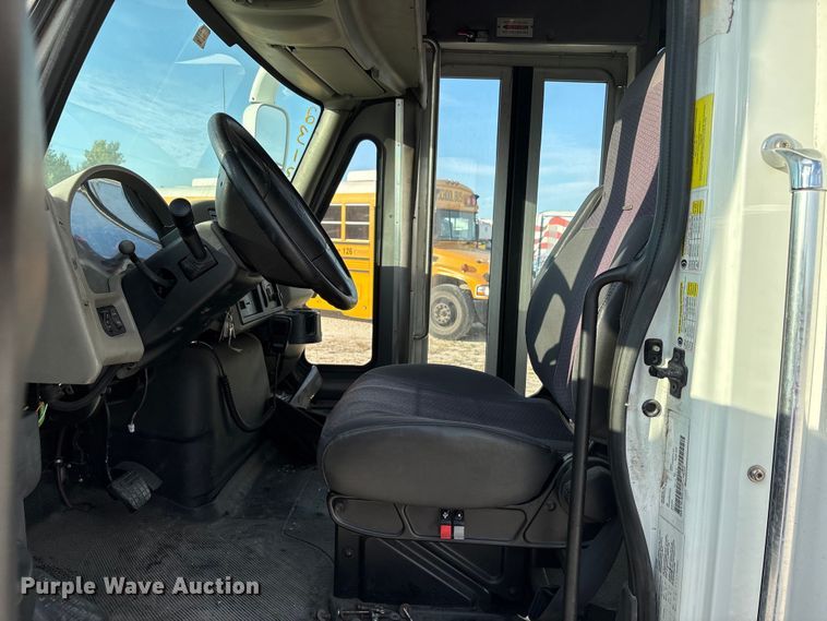 image for item EA7589 2013 Starcraft shuttle bus