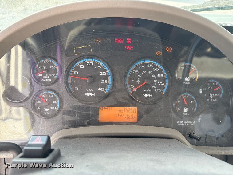 image for item EA7589 2013 Starcraft shuttle bus