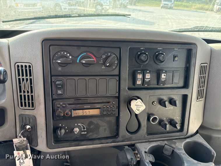 image for item EA7589 2013 Starcraft shuttle bus