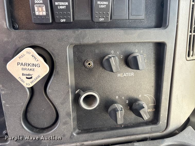 image for item EA7589 2013 Starcraft shuttle bus