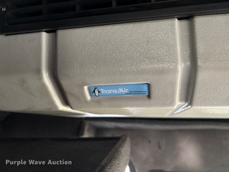 image for item EA7589 2013 Starcraft shuttle bus