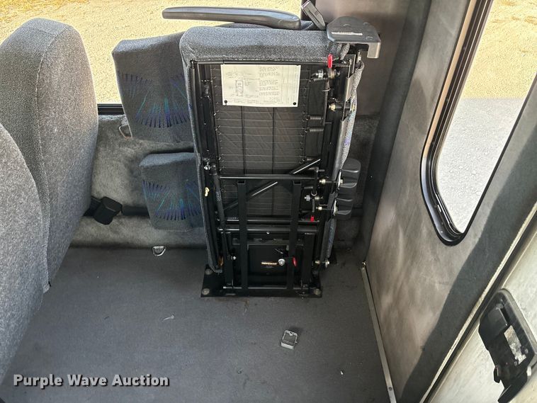 image for item EA7589 2013 Starcraft shuttle bus