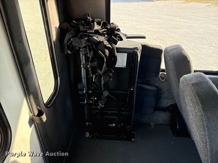 image for item EA7589 2013 Starcraft shuttle bus