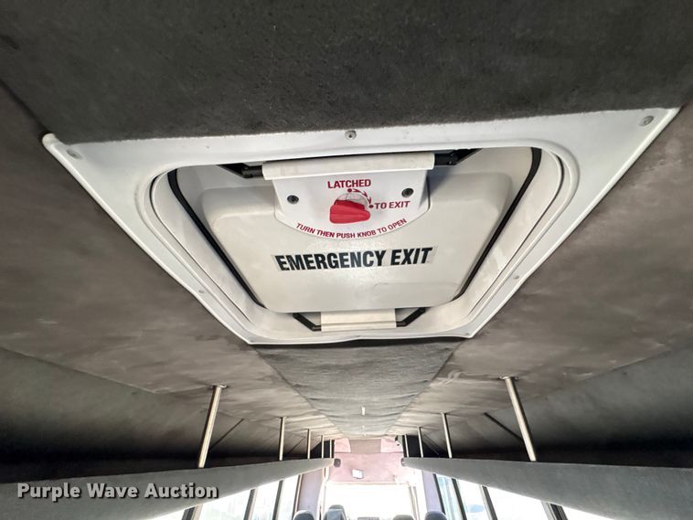 image for item EA7589 2013 Starcraft shuttle bus