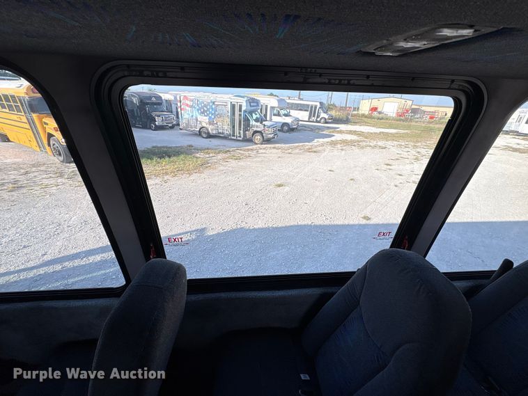 image for item EA7589 2013 Starcraft shuttle bus