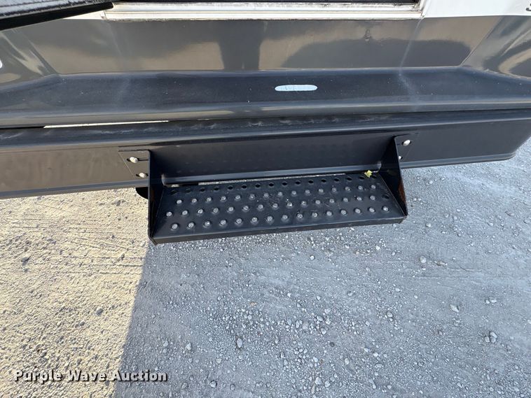 image for item EA7589 2013 Starcraft shuttle bus