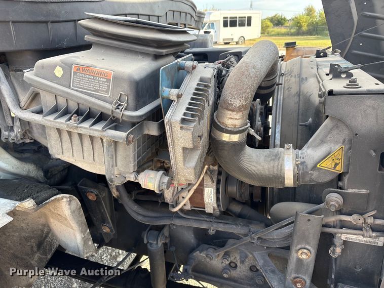 image for item EA7589 2013 Starcraft shuttle bus