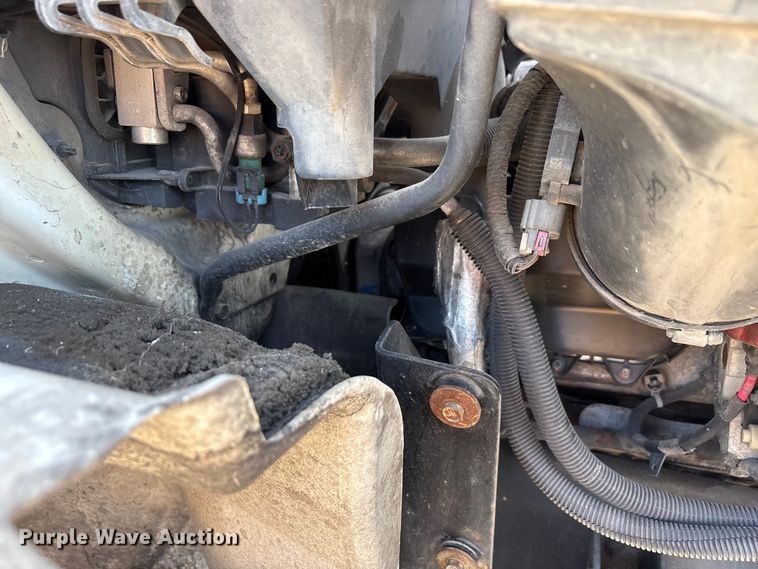 image for item EA7589 2013 Starcraft shuttle bus