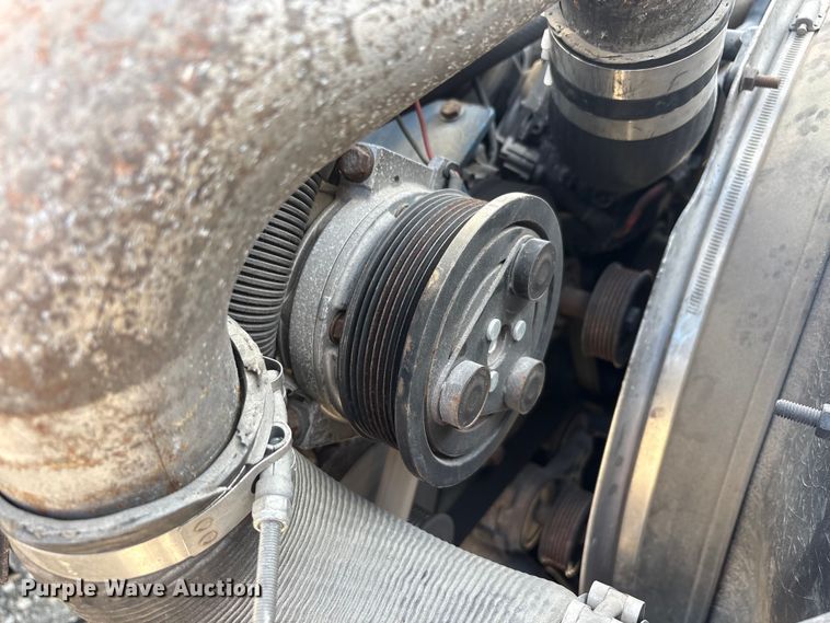 image for item EA7589 2013 Starcraft shuttle bus