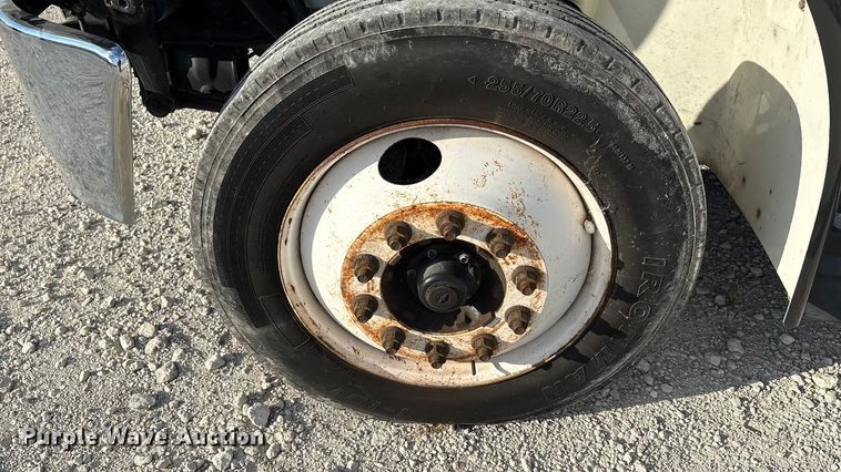 image for item EA7589 2013 Starcraft shuttle bus