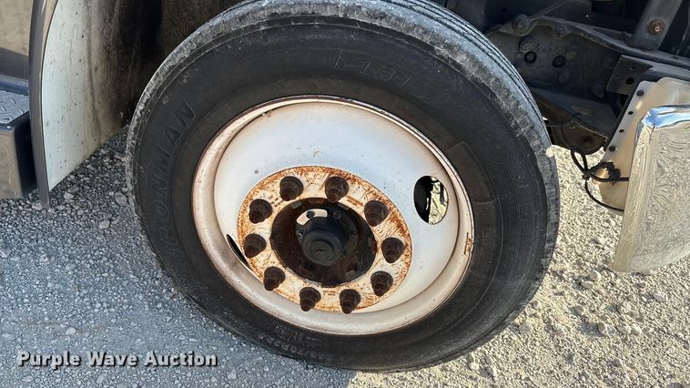 image for item EA7589 2013 Starcraft shuttle bus