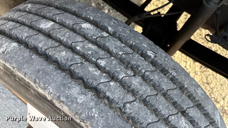 image for item EA7589 2013 Starcraft shuttle bus