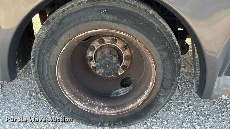 image for item EA7589 2013 Starcraft shuttle bus