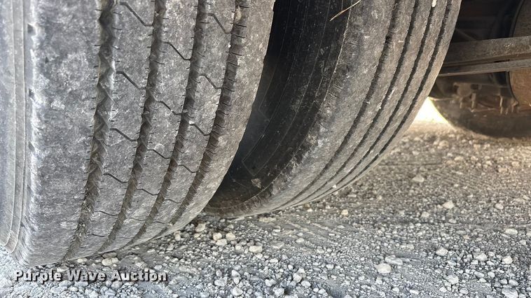 image for item EA7589 2013 Starcraft shuttle bus