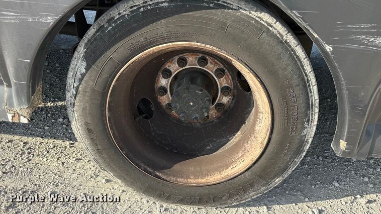 image for item EA7589 2013 Starcraft shuttle bus