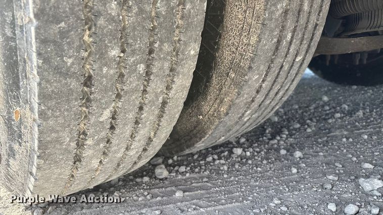 image for item EA7589 2013 Starcraft shuttle bus