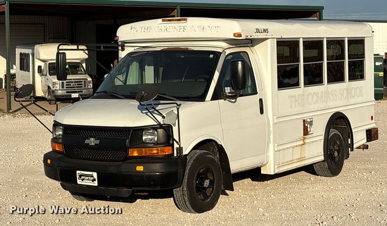 image for item EA7590 2008 Chevrolet Express shuttle bus