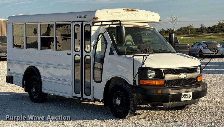 image for item EA7590 2008 Chevrolet Express shuttle bus