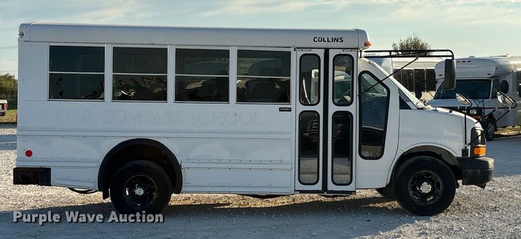 image for item EA7590 2008 Chevrolet Express shuttle bus