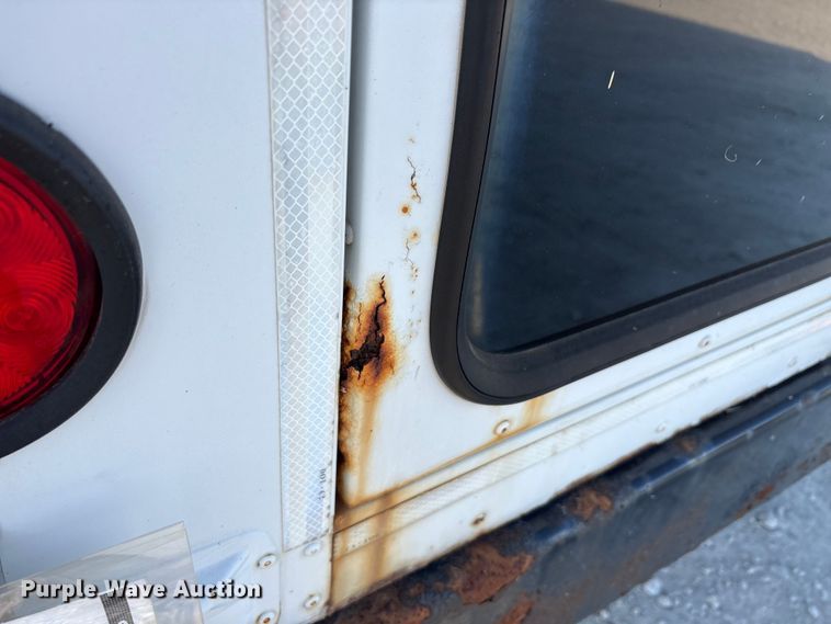 image for item EA7590 2008 Chevrolet Express shuttle bus