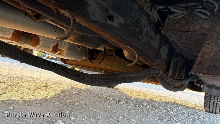 image for item EA7590 2008 Chevrolet Express shuttle bus