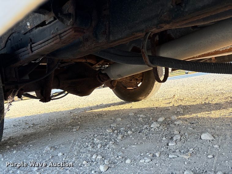 image for item EA7590 2008 Chevrolet Express shuttle bus