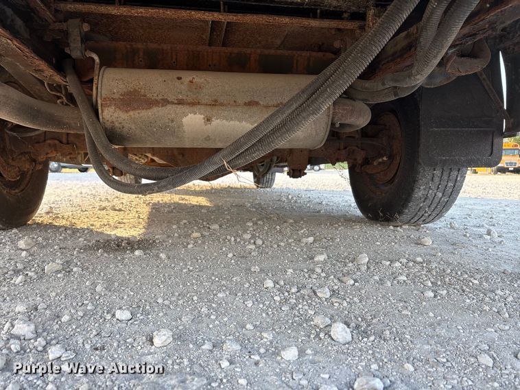 image for item EA7590 2008 Chevrolet Express shuttle bus