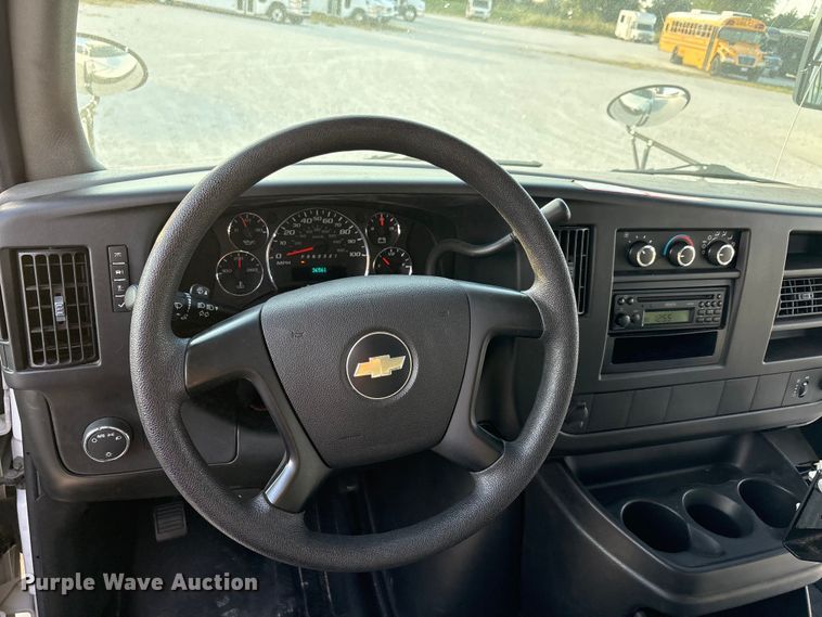 image for item EA7590 2008 Chevrolet Express shuttle bus