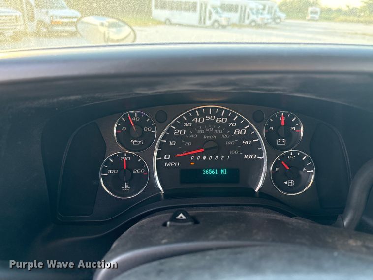 image for item EA7590 2008 Chevrolet Express shuttle bus