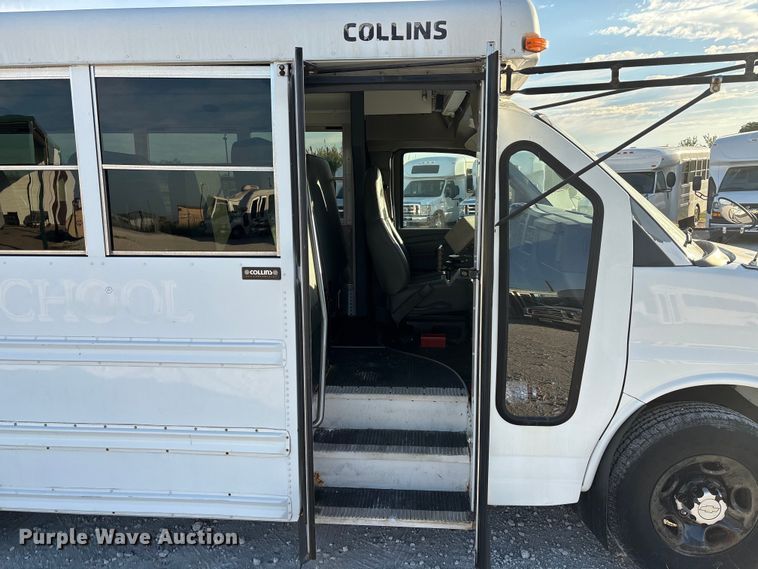 image for item EA7590 2008 Chevrolet Express shuttle bus