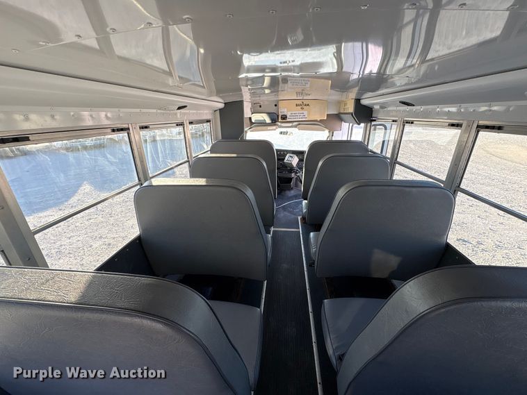 image for item EA7590 2008 Chevrolet Express shuttle bus