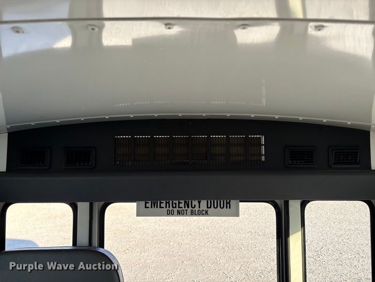 image for item EA7590 2008 Chevrolet Express shuttle bus