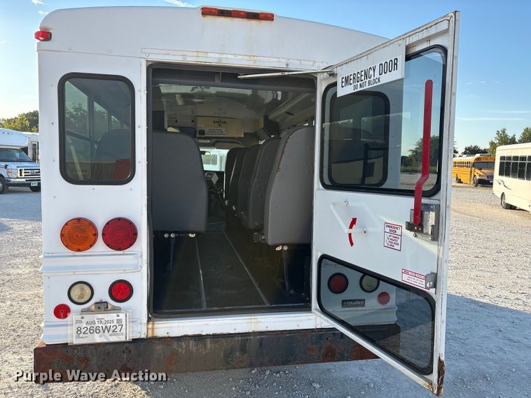 image for item EA7590 2008 Chevrolet Express shuttle bus