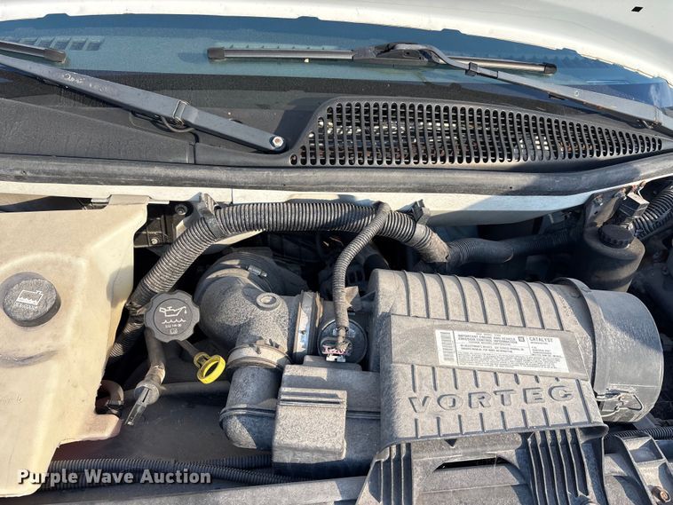 image for item EA7590 2008 Chevrolet Express shuttle bus