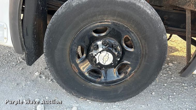 image for item EA7590 2008 Chevrolet Express shuttle bus