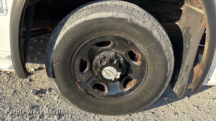 image for item EA7590 2008 Chevrolet Express shuttle bus