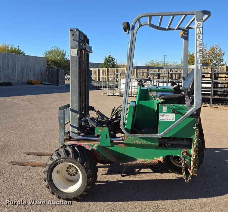 image for item EB1109 Moffett M5000 forklift