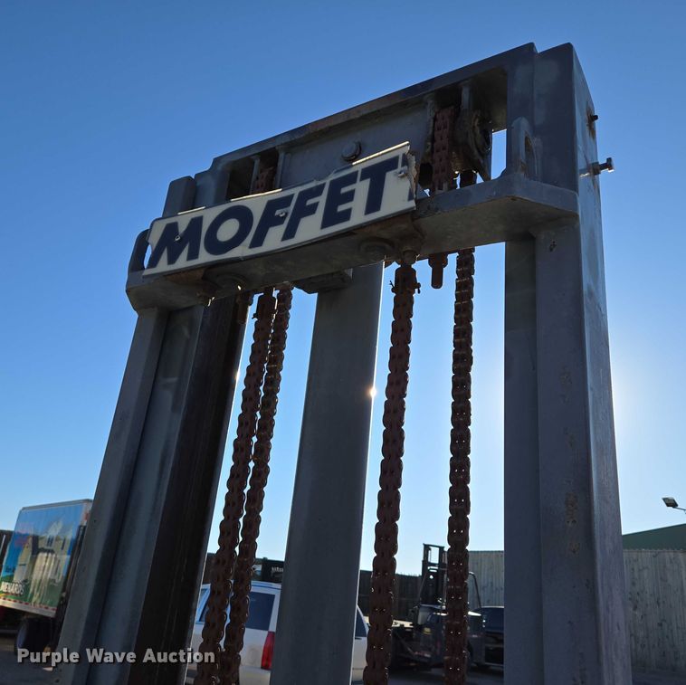 image for item EB1109 Moffett M5000 forklift