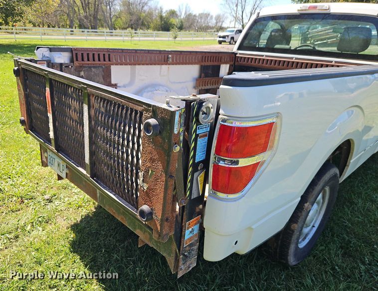 image for item EB8323 2010 Ford F150 pickup truck