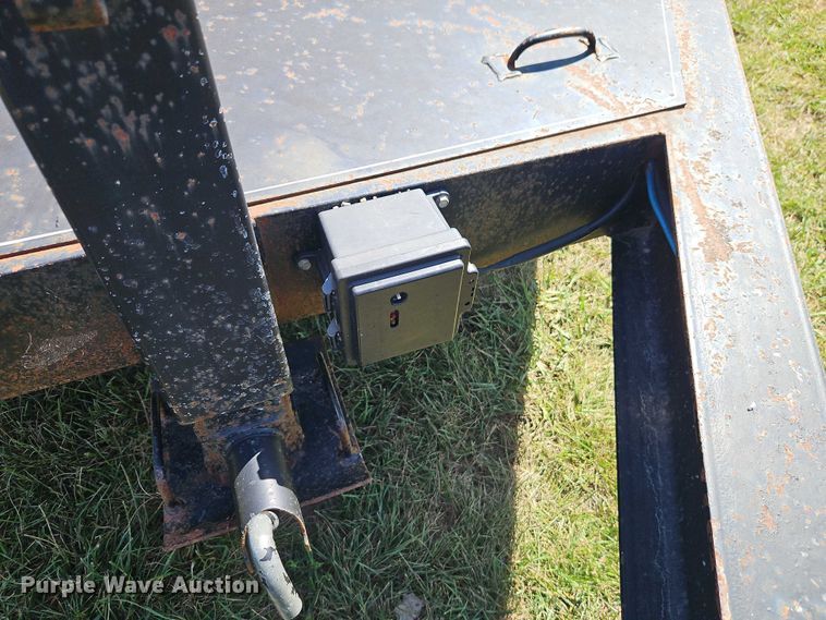 image for item EB8325 2017 Redi Haul RX1827NBE-102 equipment trailer