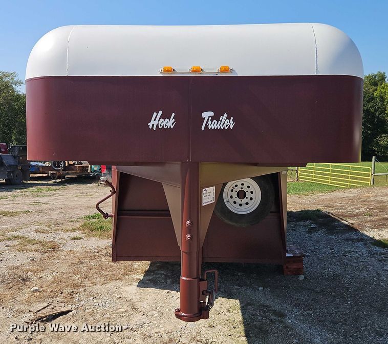 image for item EB8340 2004 Hook-On Trailers horse trailer