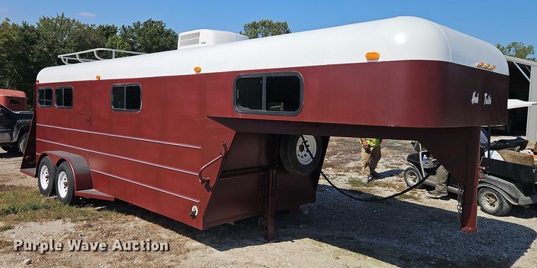 image for item EB8340 2004 Hook-On Trailers horse trailer