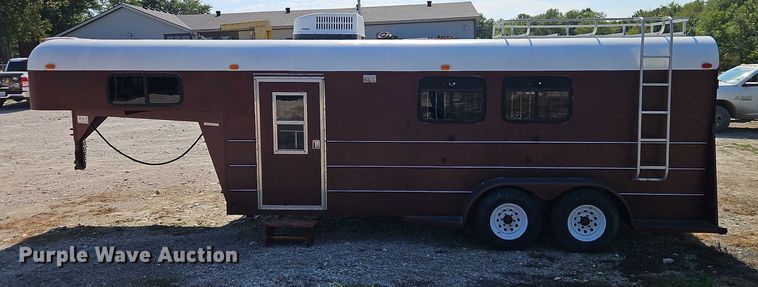 image for item EB8340 2004 Hook-On Trailers horse trailer