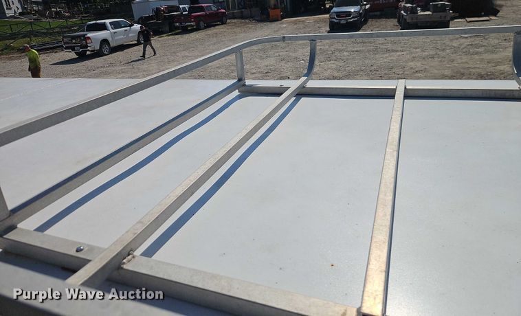 image for item EB8340 2004 Hook-On Trailers horse trailer