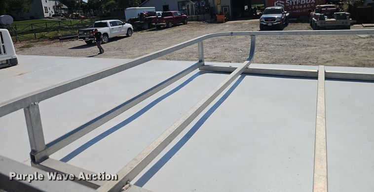 image for item EB8340 2004 Hook-On Trailers horse trailer