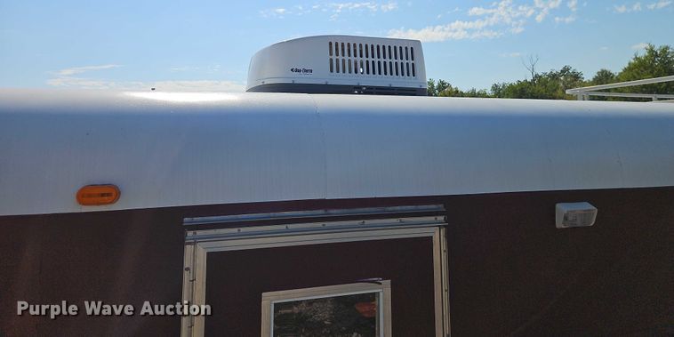 image for item EB8340 2004 Hook-On Trailers horse trailer