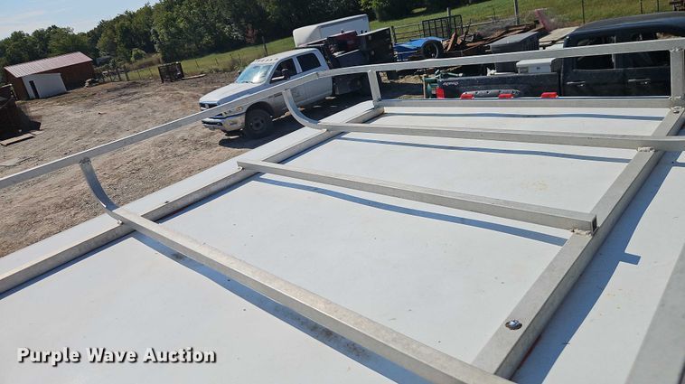 image for item EB8340 2004 Hook-On Trailers horse trailer