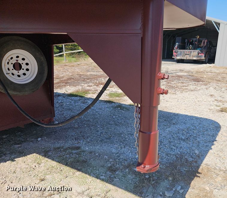 image for item EB8340 2004 Hook-On Trailers horse trailer